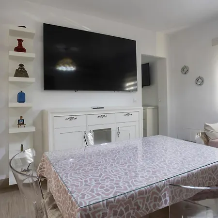 Triana Urban Apartment
