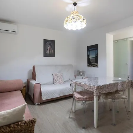 Triana Urban Apartment