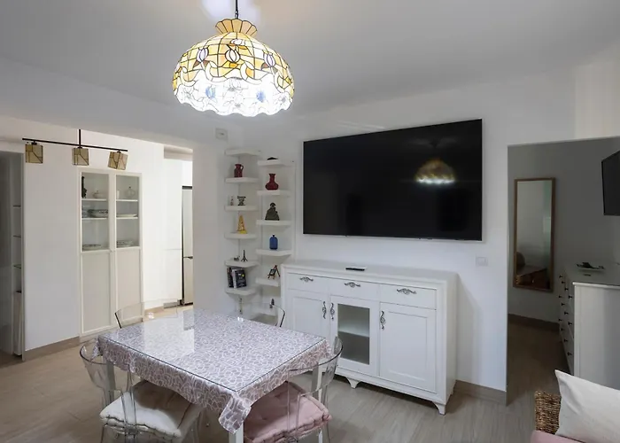 Апартаменты Triana Urban *